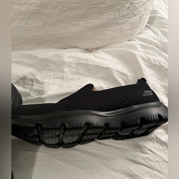 NWT Skechers Ultra Go GoWalk air-cooled Goga Mat women’s sneakers Black size 7 - Picture 4 of 9